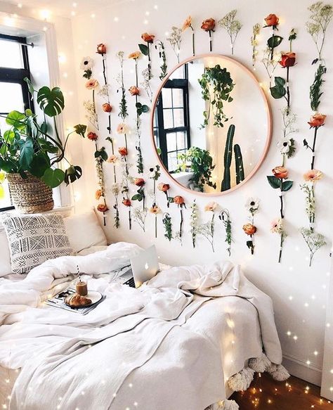 Aesthetic bedroom Bohemian Interior Design Bedroom, Rum Inspo, Grey Minimalist, Teenage Room Decor, Bedroom Shelves, Design Ložnic, Interior Boho, Bohemian Interior Design, Decor Studio