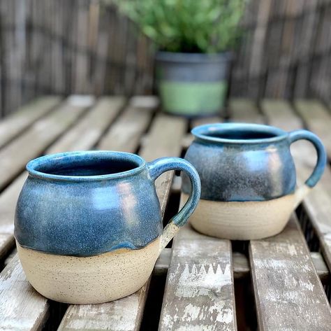 Mayco Mud Room Society | And another glaze combo Glaze Combinations, Glaze Combos, Amaco Glazes, Speckled Clay, Ceramic Glaze, Glaze Recipe, Pottery Glazes, Mud Room, Capri Blue