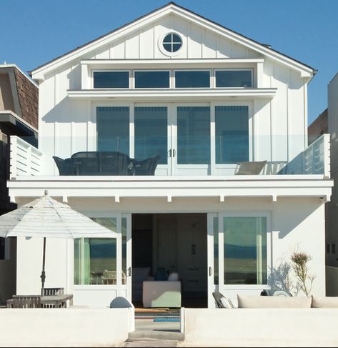 The traditional beach house House On The Beach, California Beach House, Beachfront Cottage, Beach House Exterior, Beach House Plans, Dream Beach Houses, Beach Homes, House Beach, Style Cottage