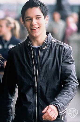 Oliver James (Ian Wallace) from What A Girl Wants.He also played Jay Corgan in Raise Your Voice. Oliver James, James 3, Hello Handsome, The Boy Next Door, What A Girl Wants, Glamour Shots, Classy Men, Movies And Series, The Infernal Devices