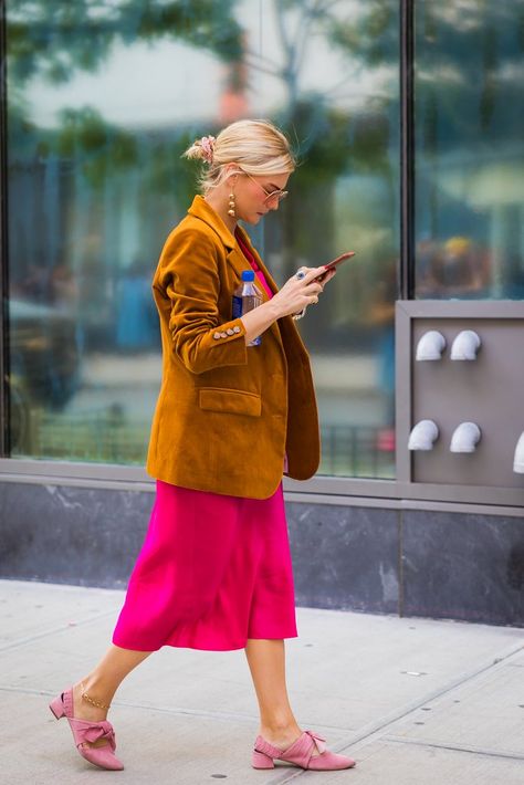 Fall Outfits Green, Steam Clothes, England Women, Giovanna Battaglia, Simple Fall Outfits, Anna Dello Russo, Fall Dress Outfit, Popsugar Fashion, Fashion Photography Inspiration