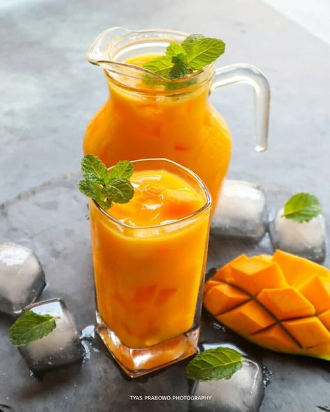 Resep Es Mangga Jelly dari @tyasprabowo Mango Juice Recipe, Summer Essential Oils, Mango Lemonade, Alternative Sweeteners, Lemonade Drinks, Refreshing Drinks Recipes, Lime Oil, Mango Juice, Lemon Rind