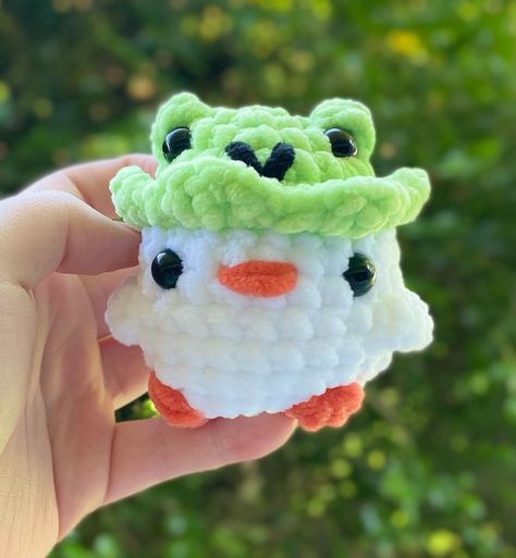 New listing on my shop! Chubby chick with frog hat! Pattern: @amegurema #crochetduck #squishyduck #duckcrochet #crochet #plushies #explorepage Duck Plushie, Amigurumi Plushies, Frog Hat, Crochet Mushroom, Crochet Octopus, Crochet Turtle, Little Duck, July 9th, Cute Frogs