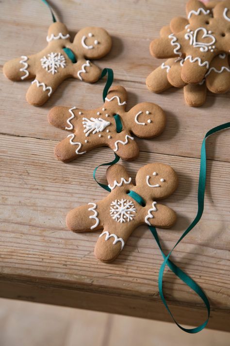 Icing For Gingerbread Cookies, Ginger Bread Christmas, Bread Christmas, Christmas Cookies Recipe, Easy Gingerbread Cookies, Salt Dough Christmas Ornaments, Cute Christmas Cookies, Ultimate Cookies, Christmas Biscuits