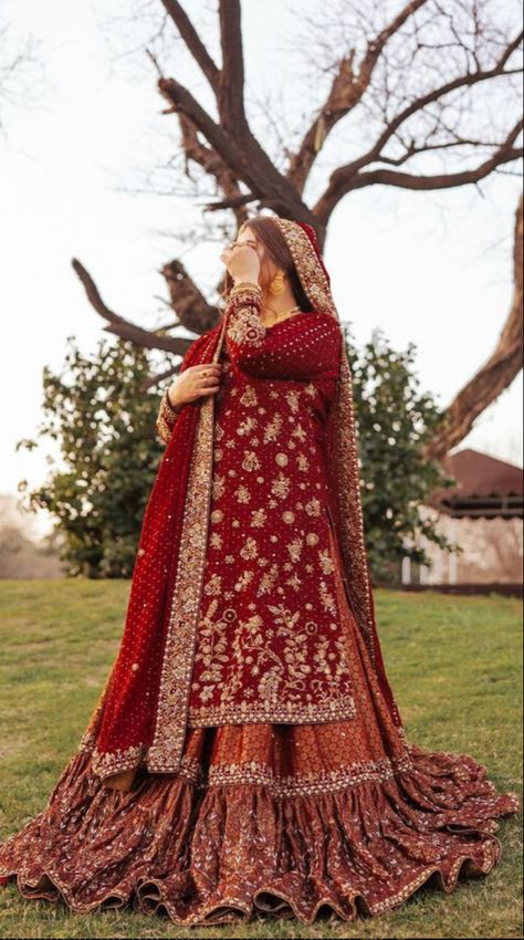 Pakistani Bridal Couture, Pakistani Bridal Dress, Pengantin India, Red Bridal Dress, Desi Wedding Dresses, Latest Bridal Dresses, Bridal Dresses Pakistan, Pakistani Wedding Outfits, Pakistani Fancy Dresses