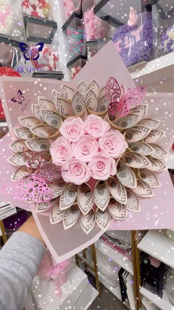 Bouquet Of Flowers Money, Bouquet Of Money Roses, Money Bouquet Aesthetic, Money Bouquet Birthday, Money Buket, Money Bouquet Ideas, Money Bouquet Tutorial, Money Flower Bouquet, Ramo Bouquet