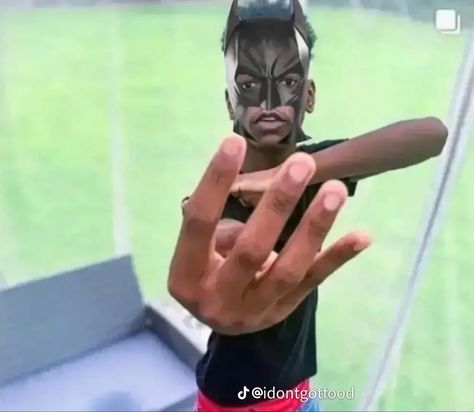 Lo'ak Avatar, Avatar Meme, 4 Fingers, Vines Funny, Naruto Tattoo, Vines Funny Videos, Black Phone Wallpaper, Lil Durk, Identity Art