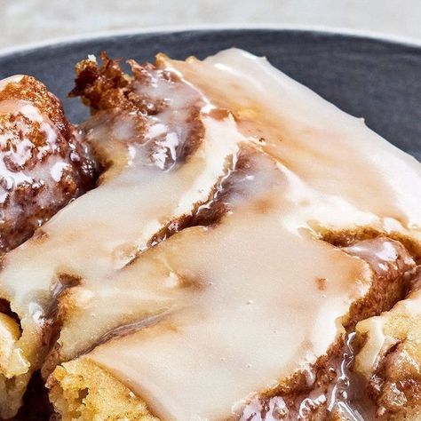 Allrecipes on Instagram: "So much better than anything at the mall.🤩 CJ's @Cinnabon Cinnamon Roll Cake is three layers of HEAVEN. And it all starts with a 9x13 pan. Link in bio! #allrecipes #copycatrecipes #cinnabon #cinnamonroll #cakesofinstagram | @allrecipes" Cinnabon Cinnamon Roll Cake, Kale And Bean Soup, Christmas Morning Recipes, 3 Layer Cakes, Brunch Drinks, Cinnamon Roll Cake, Cinnamon Rolls Homemade, Roll Cake, Coffee Cake Recipes