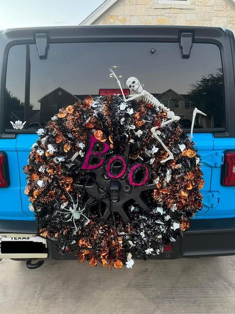 Halloween Jeep Tire Decorations, Jeep Tire Decorations, Jeep Spare Tire Halloween Decorations, Jeep Tire Halloween Decorations, Halloween Jeep Decor, Jeep Decorations For Halloween, Jeep Skeleton Ideas, Halloween Jeep Ideas, Jeep Wreaths