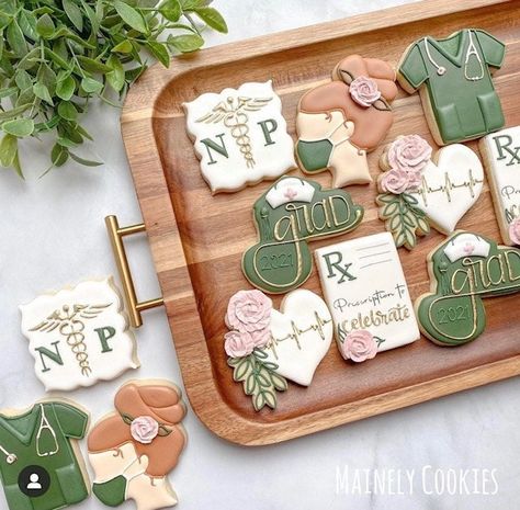 Nurse Practitioner Cookies, Nurse Practitioner Party Ideas, Nurse Practitioner Cake, Dnp Graduation Party Ideas, Nurse Practitioner Graduation Party, Graduation Party University, Nursing Graduation Cakes, Elite Soldier, Nurse Practitioner Graduation