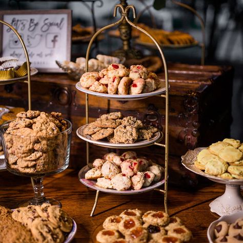 Perfect Presentations: Our Cookie Table Contest Winner and Runners-Up - Beyond the Cookie Table - August 2018 Cookie Displays For Parties, How To Serve Cookies At A Party, Cookie Party Display Ideas, Crumbl Cookie Display, Display Cookies For A Party, Youngstown Cookie Table, How To Display Cookies, Party Cookie Display, Cookie Trays Presentation