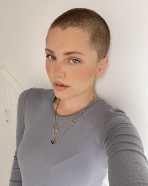 Jazz (@dontsharecake) • Instagram photos and videos Womens Buzzcut, Female Buzzcut, Women Buzzcut, Buzzed Hair Women, Buzz Cut Women, Shaved Hairstyles, Shaved Heads, Clipper Cut, Short Shaved Hairstyles