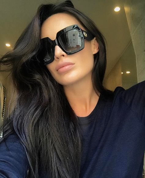 Always Perfect  @czarachka #womanslook Royal Girls, Sunglasses Women Vintage, Uv Sunglasses, Trendy Sunglasses, Long Faces, Gucci Sunglasses, Black Women Fashion, Trend Fashion, Oversized Sunglasses