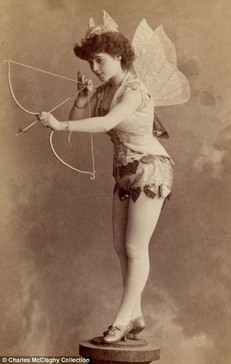 Vintage Burlesque from the 1890's. You can definitely see the theatrical and erotic parody elements of burlesque here. I totally love the little hat. Witch Image, Cirque Vintage, Burlesque Vintage, Framed Butterflies, Edwardian Lady, Elf Cosplay, Vintage Burlesque, Insect Wings, Cabinet Cards