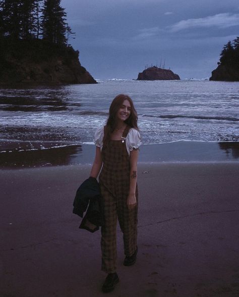 Pacific Northwest Gothic Outfits, Pnw Beach Outfit, Pacific Northwest Outfit, Pacific Northwest Aesthetic Fashion, Pacific Northwest Style Clothes, Northwest Fashion, Pacific Northwest Fashion, Coastal Clothes, Pacific Northwest Style