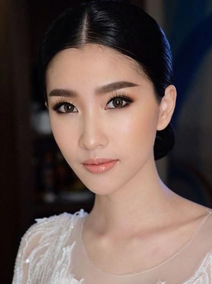 Bride Makeup Natural, Beauty Moodboard, Asian Wedding Makeup, Asian Hairstyles, Simple Wedding Makeup, Bridal Makeup Tips, Makeup Asian, Bridal Makeup Tutorial, Wedding Hairstyles And Makeup