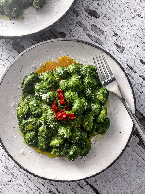 Very Green Gnocchi Green Gnocchi, Zoe Recipes, Gnocchi Bolognese, Gnocchi Dishes, Green Pasta, Bacon Brussel Sprouts, Kale Recipes, Pasta Soup, Gnocchi Recipes