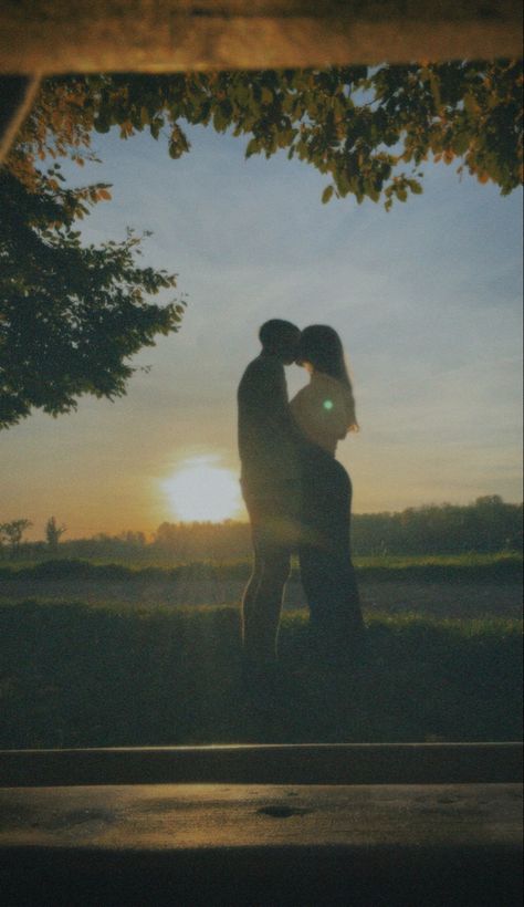 love | boyfriend | sunset | kiss | nature | couple Sitting In A Tree Kissing Song, Beach Kiss Romantic, Beach Kissing Night, Kiss On The Beach At Night, Sunset Kiss Couple, Nature Couple, Sunset Kiss, Family Area, Kissing Couples