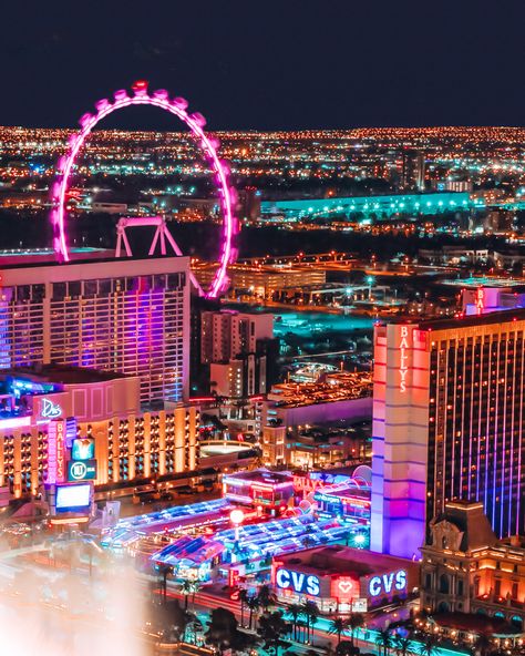 49 Things To Do Alone in Las Vegas: Solo Travel in Las Vegas Vegas Itinerary, Las Vegas Itinerary, Solo Activities, Things To Do Alone, Hoover Dam, Kayak Tours, Vegas Trip, Escape Game, Play Tennis