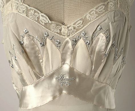 1952 Nightgown bodice - note the fancy embroidered name. Lingerie Vintage, Silk Nightgown, Lingerie Inspiration, Vintage Nightgown, Silk Lingerie, Frou Frou, Casual Styles, Historical Dresses, Moda Vintage