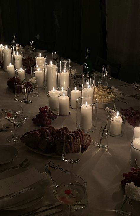 Birthday Cake Setup, Candle Light Dinner At Home Ideas, New Years Eve Dinner Table, Candle Lit Table Setting, Candle Dinner Party, Candle Night Dinner Decoration, Candle Light Wedding Reception, Winter Dinner Table, Candle Light Birthday Dinner