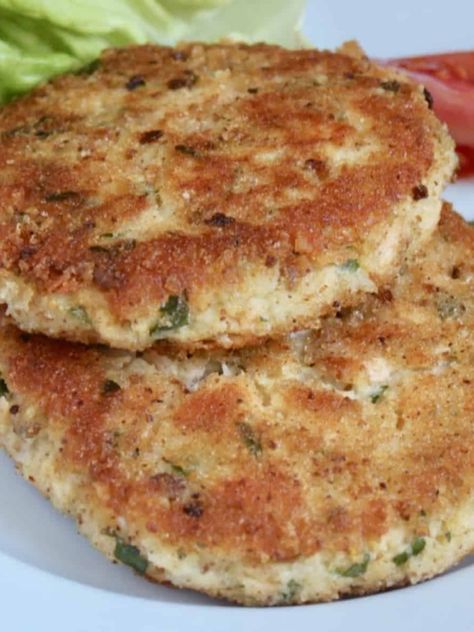 Salmon Potato Recipes, Potato Fish Cakes, Salmon Potato Cakes, Baked Mackerel, Potato Salmon, Salmon Patty, Mashed Potato Patties, Salmon Fish Cakes, Fish Entrees