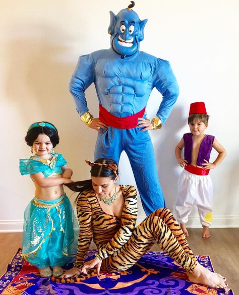 Family Costumes For 4, Aladdin Halloween, Matching Family Halloween Costumes, Disney Family Costumes, Family Costumes Diy, Family Halloween Costume Ideas, Family Themed Halloween Costumes, Aladdin Costume, Family Halloween Costume