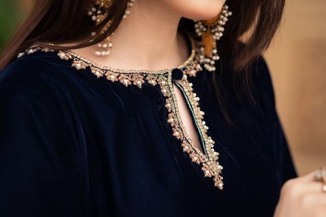 #velvet #velvetkurti, #velvetsuit #neckdesignforvelvetsuit Velvet Short Kurti, Pakistani Velvet Dresses, Eid Suits, Shaadi Outfits, Velvet Kurti, Suits Ideas, Trendy Dress Styles, Velvet Dress Designs, Short Kurti