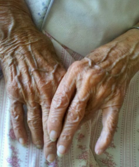 Hands say so much about ones life... this 95 year old woman has taught me so much Respect Your Elders, Hand Photography, Old Hands, Old Woman, Ap Art, Old Age, Art Poses, Divine Feminine, Growing Old