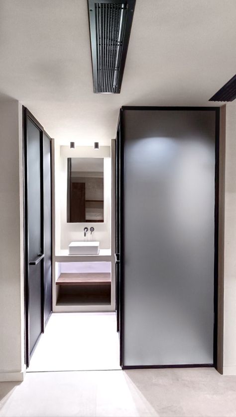 The A11 partition, in combination with the A24 door with tinted satin glass, offers an elegant and functional solution for separating spaces. It combines minimalist design, durability and innovation. Tinted Glass Door, Tinted Glass, Glass Partition, Glass Door, Minimalist Design, Satin, Glass, Design