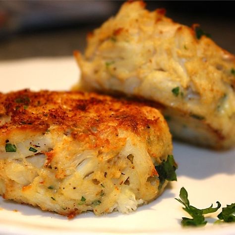 Maryland Crab Cakes II | "Maryland is famous for its crab cakes! After you've tried this recipe, you'll know why." Broiled Crab Cakes, Healthy Crab Cakes, Vegan Crab Cakes, Crab Cake Recipes, Vegan Crab, Maryland Crab Cakes, Crab Cake Recipe, Crab Recipes, Crab Cakes