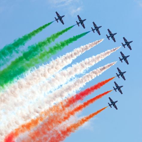 Festa della Repubblica is one of the most important Italian national holidays. Pictured here are the famous  Frecce Tricolori, or "Tricolor Arrows." Eid Photos, Diwali Photos, Flower Background Design, Love Wallpaper Download, Background Images Free Download, Inspirational Quotes Wallpapers, Quotes Wallpapers, Cute Backgrounds For Phones, Indian Festival