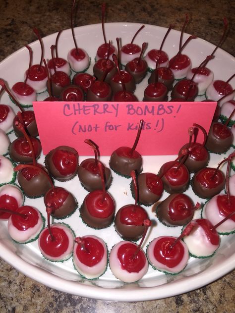 Cherry Bombs! Soaked in vanilla vodka, for 1 day. Drain & let dry in fridge for another day. Dry w/ paper towel & dip in chocolate! Party Alcohol Ideas, Alcohol Ideas, Jello Shot Recipes, Girl Night, Boozy Desserts, Liquor Drinks, Vanilla Vodka, Shot Recipes, Jello Shots