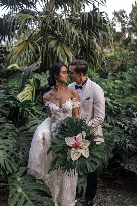 Bali Inspired Wedding, Jungle Wedding Dress, Vintage Tropical Wedding, Mexico Destination Wedding Decor, Tropical Wedding Favors, Hawaii Wedding Aesthetic, Tropical Wedding Photos, Jamaican Wedding Ideas, Jamaica Elopement