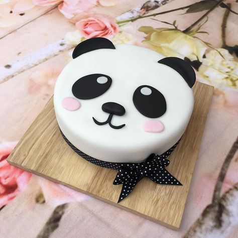 A cute Panda Birthday Cake baked with love for my daughters 13th birthday Gökkuşaği Pasta, Panda Bear Cake, Panda Birthday Cake, Bolo Panda, Mousse Au Chocolat Torte, Easy Homemade Ice Cream, Homemade Ice Cream Cake, Baked With Love, Panda Birthday