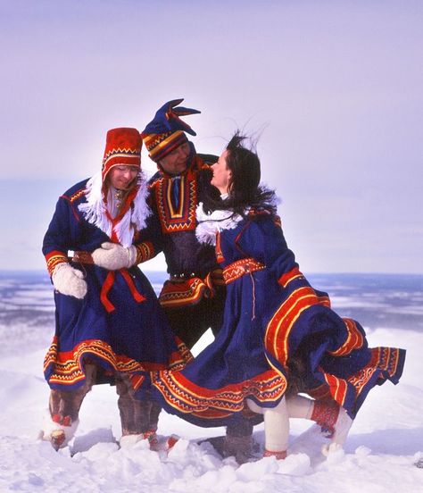 Arctic People, Finnish Clothing, Sami People, Finland Travel, Native Dress, Lapland Finland, People Of The World, World Cultures, Samara