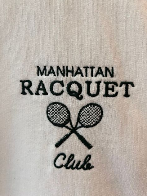 Vintage Tennis Aesthetic, Tennis Club Aesthetic, Typography Combinations, Sportive Girl, Tennis Club Sweatshirt, Tennis Shoot, Aesthetic Tennis, Land Design, Tennis Aesthetic