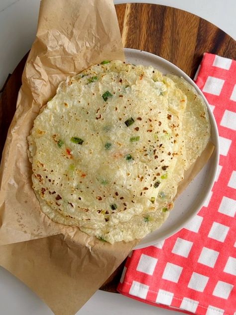 Cassava Flour Flatbread, Guyanese Roti, Cassava Recipe, Jamaican Dishes, Tortilla Press, Tortilla Recipe, Bread Making, Savory Vegan, Jamaican Recipes