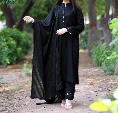 Black Frock Design Pakistani, Black Kurta Design, Black Frock Design, Black Suit Designs, Black Dress Design, Design Frock, Style Outfits Summer, Summer Vibes Aesthetic, Summer/fall Outfits