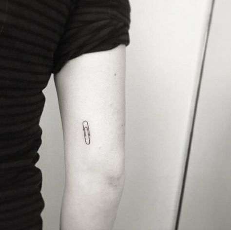 Paperclip Tattoo, Cherry Blossom Wrist Tattoo, Promise Photo, Body Doodles, Peony Photo, Small Symbol Tattoos, Stick Poke Tattoo, Tattoo Tiny, Small Finger Tattoos