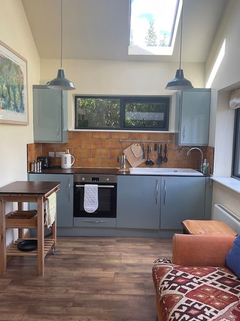 Edge of Oxford. Beautiful cosy apartment Ireland Apartment, Bicester Village, Cosy Apartment, Coffee Press, Designer Outlet, Tiny Home, 2 Beds, Tiny House, Washing Machine