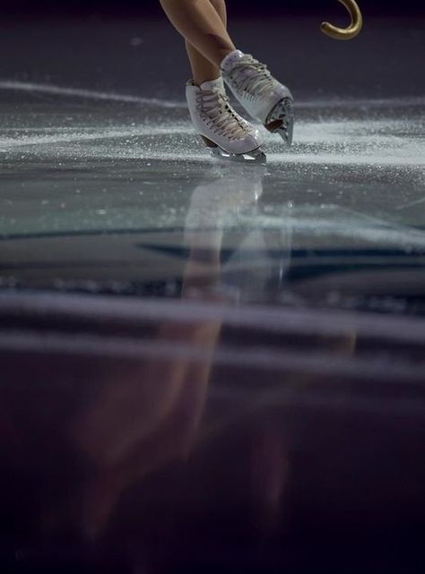 Skating On Ice, Ice Skating Photography, Skating Quote, Figure Ice Skates, Skate 3, Skating Aesthetic, Mao Asada, Ice Skaters, Ice Skate