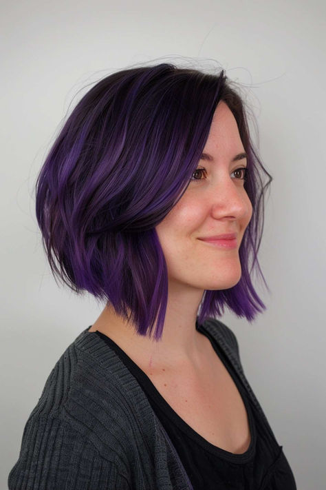 Graduated bob haircut with vibrant purple color for a bold, eye-catching look. Purple Pixie Haircut, Edgy Bob Haircuts, Haircut 2020, Edgy Bob, Purple Pixie, Graduated Bob, Stunning Style, Wavy Bobs, Vibrant Purple