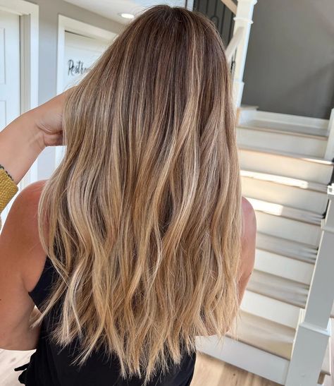 Get the Glow: Caramel Honey Balayage Hair Tips Caramel Honey Balayage, Honey Balayage Hair, Caramel Honey Blonde, Hombre Hair, Wheat Blonde, Cool Blonde Hair Colour, Blonde Balayage Hair, Caramel Blonde Hair, Honey Balayage