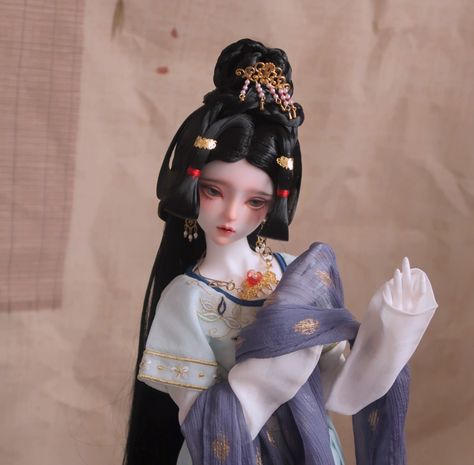 Long Hair Vintage, Ancient Costume, Doll Wig, Chinese Hanfu, Doll Wigs, Dolls Accessories, Long Wigs, Bjd Doll, Vintage Hairstyles