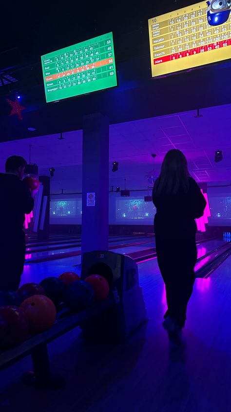 Game Night With Boyfriend, Game Night Date, Game Nights, Bowling Balls, Speed Dating, Driving Photography, Romantic Date Ideas, Artsy Photos, Energy Flow