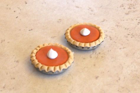 Cincin Diy, Clay Pumpkin, Miniature Food Tutorials, Easy Polymer Clay, Polymer Clay Kawaii, Sculpey Clay, Tanah Liat, Clay Polymer, Polymer Clay Diy