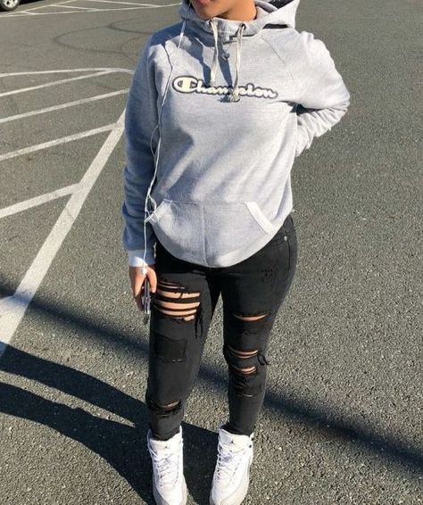 16 year old Shantel Andres has had a little crush on one of the schoo… #romance #Romance #amreading #books #wattpad Cute Outfits Ripped Jeans, Outfit Ripped Jeans, Jeans And Hoodie, Ripped Jeans Outfit, Vans Outfit, Ariana Grande Outfits, Hoodie Outfit, Cute Simple Outfits, Outfit Posts