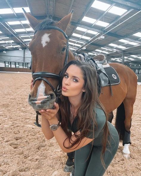 Erin Williams, Horse Riding Outfit, Fitness Fashion Outfits, Cute Horse Pictures, Equestrian Girls, Horse Dressage, Horse Aesthetic, English Riding, Dressage Horses