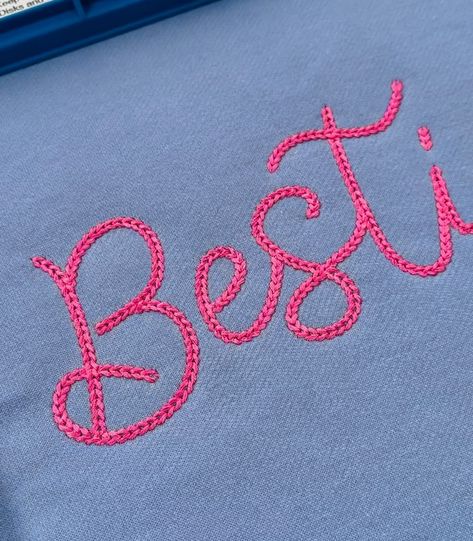 Embroidered Tshirt Ideas, Embroidered Shirt Designs, Embroidered Shirts For Women, Embroidered Tshirts, Fashion Techniques, Tshirt Aesthetic, Embroidery Business, Machine Embroidery Ideas, Brother Embroidery Machine